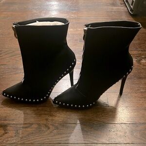 Wild Diva Lounge Black Shoes with zipper in the front Size 9